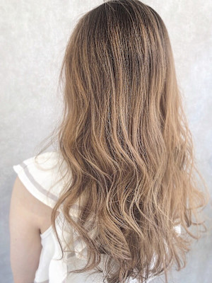 外国人風バレイヤージュミルクティー/keshiki 大名 