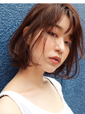 束間ボブで色っぽさを