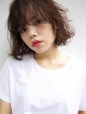 毛先のカールで揺れるボブ/keshiki大名