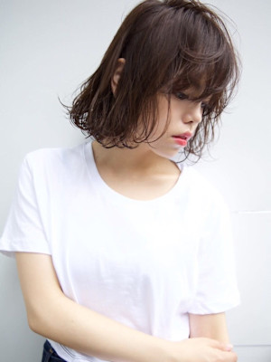 毛先のカールで揺れるボブ/keshiki大名