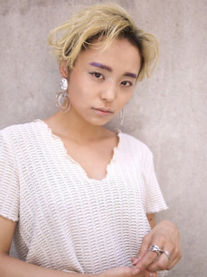 センターパートのダブルカラーデザインショート/keshiki