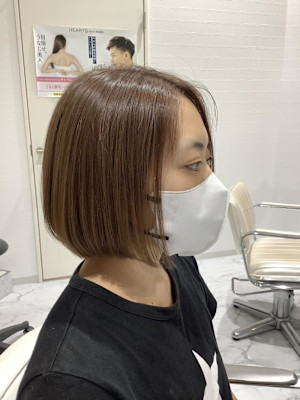 前下がりボブ　ダブルカラー　ミルクティーベージュ