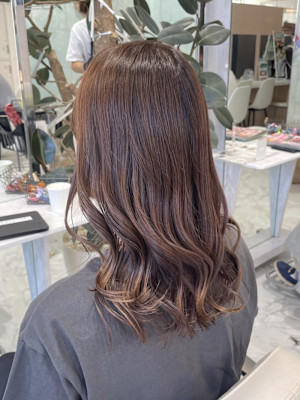 ブラウンカラー