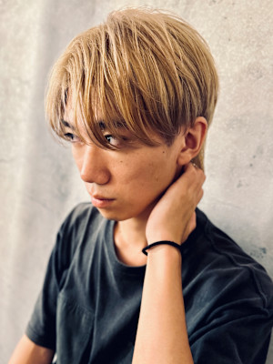 【色気】センターパートウルフ×ハイトーンカラー