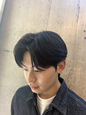 メンズ韓国ヘア／カルマパーマ／センターパート／原宿／表参道