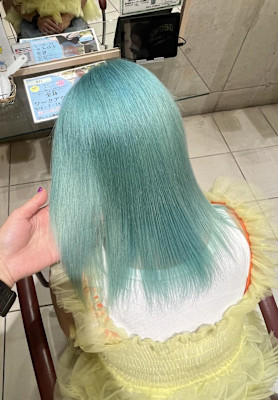 人生一度は挑戦してみたいかも！シアンカラー