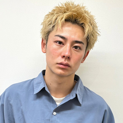 ブロンドスパイキーショート