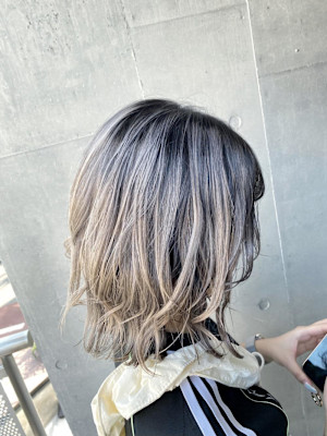 外国人風バレイヤージュ　ハイライトカラー　アッシュベージュ