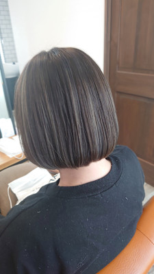 暗髪ボブ
