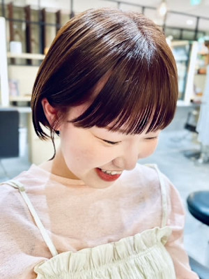 ミニボブ×ピンクベージュ