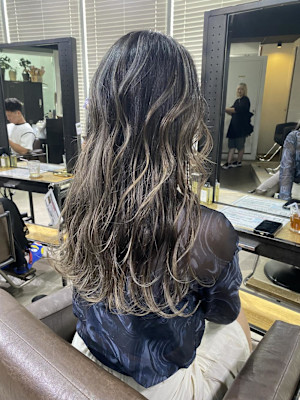 外国人風バレイヤージュ　ハイライトカラー　アッシュベージュ