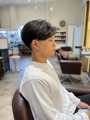 センターパートマッシュ