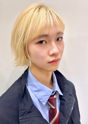 ハイトーンボブ　イエローベージュ　ボーイッシュ　ショート