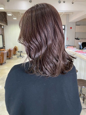 暗めグレージュ　赤み消し　ミディアムレイヤー 髪質改善カラー