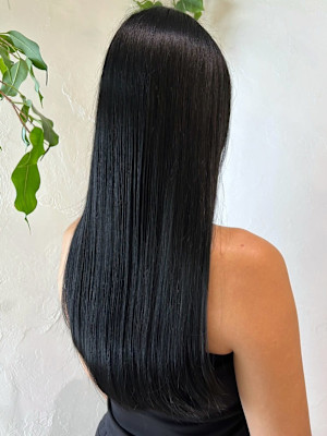 黒髪ストレートヘア　内部補修トリートメント　髪質改善　艶髪