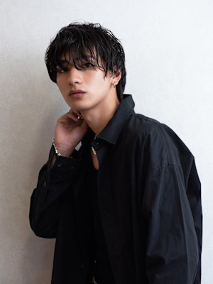 黒髪ウエットグロッシーパーマ×韓国風マッシュ