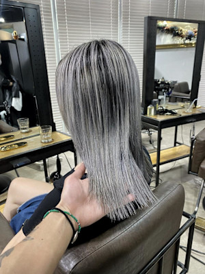 外国人風バレイヤージュ　ハイライトカラー　アッシュベージュ