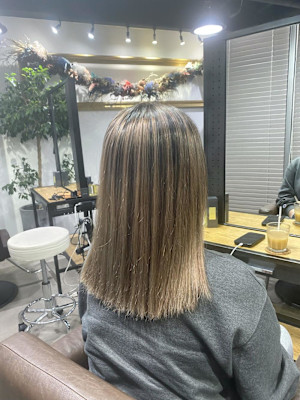 外国人風バレイヤージュ　ハイライトカラー　アッシュベージュ