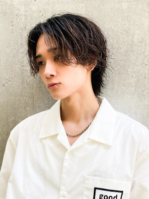 スパイラルパーマ　センターパート　ウルフ