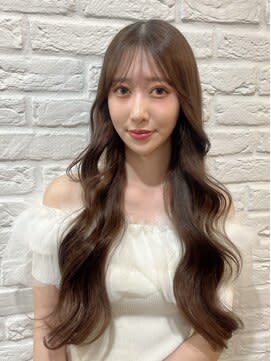 顔周りのレイヤーでつくる小顔カット