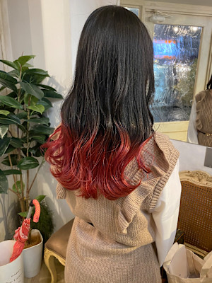 シェノン赤羽店グラデーションカラー赤レッドロング巻き髪仕上げ