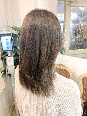 大人の上品ロングヘアマロンブラウンでこっくり艶色に