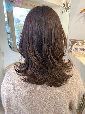 重めのゆる巻き重めミディアムキャラメルブラウン赤羽美容室