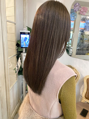 低温コスメストレートで髪質改善重めロング前髪あり