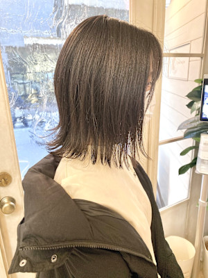 硬い髪、量が多い人向け切りっぱなしボブ丸顔ベース顔に似合う