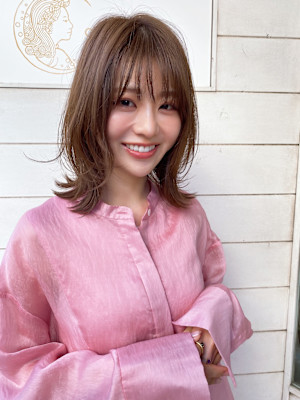 大人可愛いミディアムレイヤーカット埼京線赤羽ツヤカラー