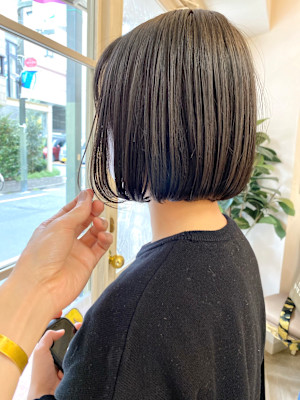 切りっぱなしボブ赤羽人気カットイルミナ艶カラー