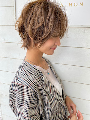 襟足長めショートハイライトカラー