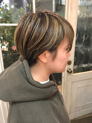 秋ハイライトカラー2024人気艶カラーショートカット