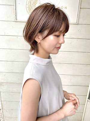 赤羽ショートヘア2024人気スタイル艶カラー