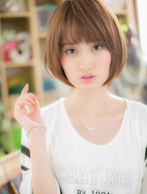 斜めバング暖色系カラー前下がり小顔ミニボブ　秋色