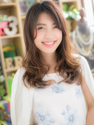 かきあげバング＆大人巻きくせ毛風小顔ロング　レイヤーパーマ