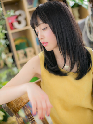 大人かわいい濡れ髪感…小顔黒髪ストレート　秋色