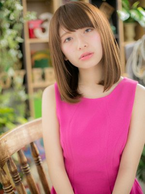 厚めバング大人可愛い小顔切りっぱなしロブ　透明感カラー