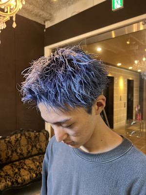 奇抜ブルー スパイキーショート