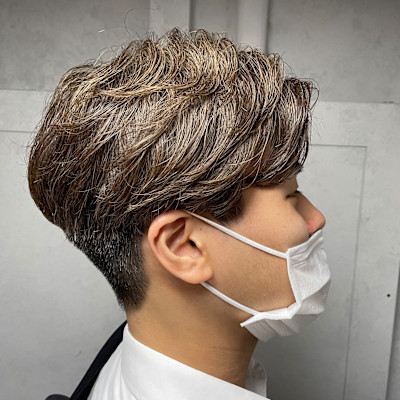 刈り上げセンターパート/ハイトーン/ベージュカラー