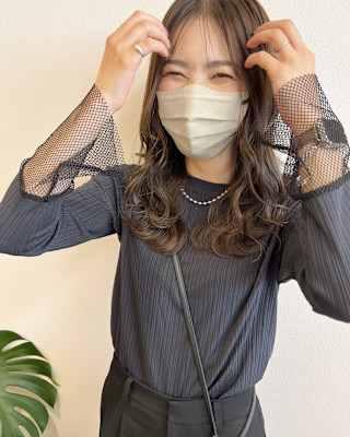 くすみベージュ