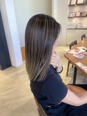 大人女性　バレイヤージュカラー☆小林