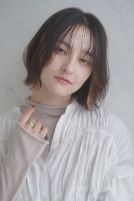 シースルーボブ×インナーベージュ