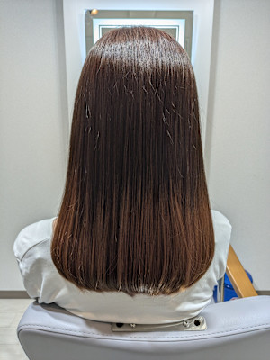 艶髪ロング✕綺麗な肌見せレッド