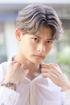 メンズバレイヤージュで作るセンターパート