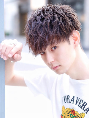 刈り上げ　ツーブロック　スパイラル　マッシュ　黒髪