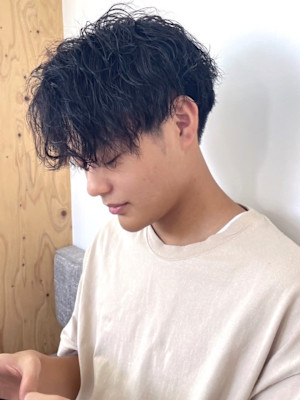 ツイストスパイラルパーマ　ツーブロックマッシュ　無造作