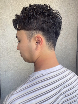 刈り上げショート　スパイラルパーマ　束感スタイリング　30代