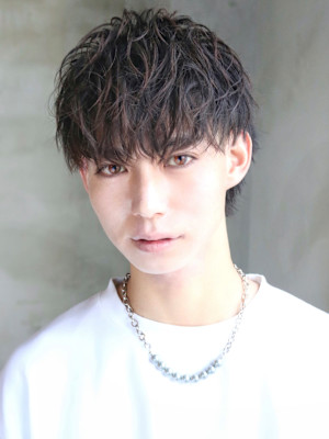 無造作パーマ　マッシュウルフ　簡単　ツーブロック　福岡　天神