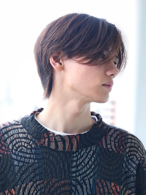 ナチュラルセンターパート　ニュアンスパーマ　ミディアム　大名